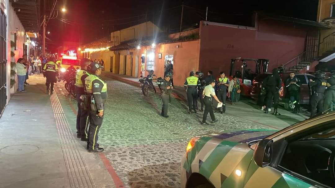Policias buscan a un vecino de la Antigua Guatemala que agredió a un PMT.
