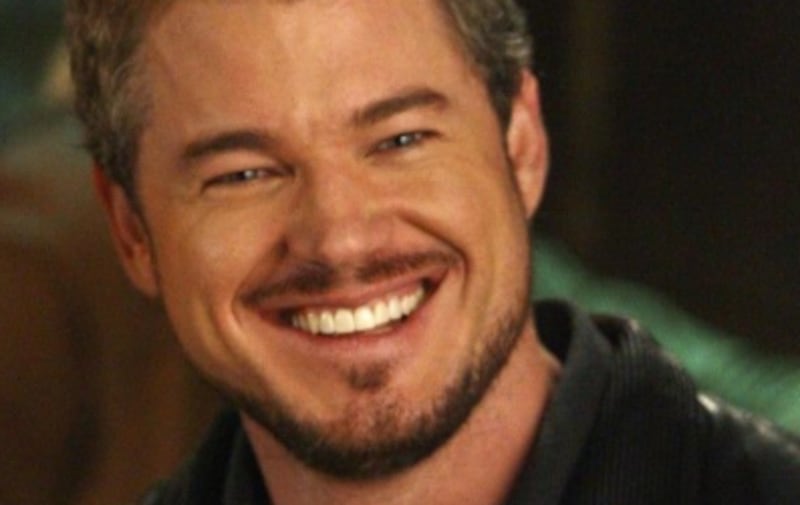 Eric Dane alcanzó la fama mundial interpretando al carismático cirujano plástico Mark Sloan, apodado “McSteamy”, en Grey’s Anatomy.