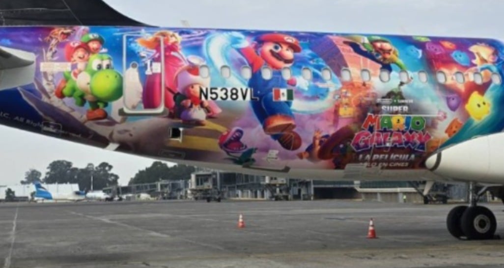 Llega al aeropuerto La Aurora avión de “Super Mario Galaxy”