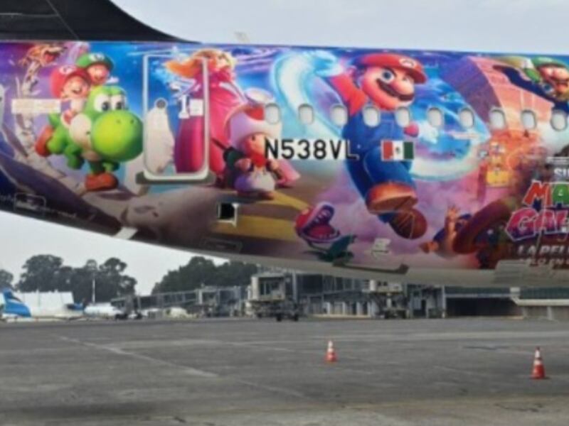 Llega al aeropuerto La Aurora avión de “Super Mario Galaxy”