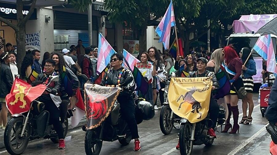 “Existimos, resistimos y persistimos”, indicaron algunos de los participantes.