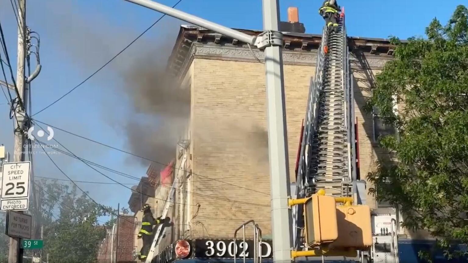 VIDEO. Hombre muere al tratar de escapar de un incendio en Brooklyn