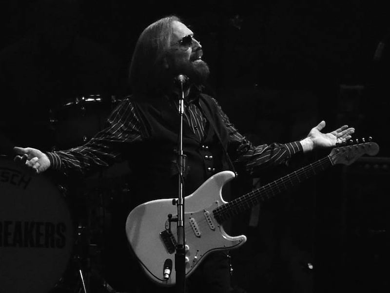 La leyenda del rock, Tom Petty, muere a los 66 años, anuncia su familia