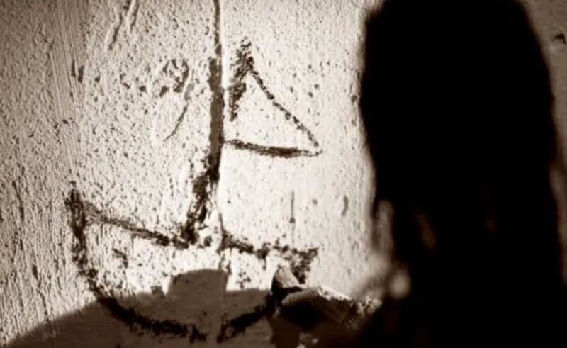 La misteriosa mujer que escapó en un barco de carbón.