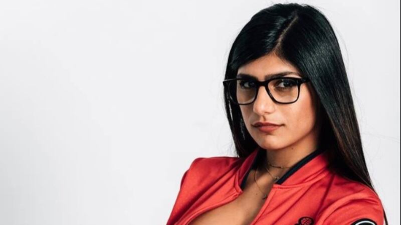 FOTO. Sensual fotografía de Mia Khalifa sin maquillaje y en sexy lencería sube la temperatura