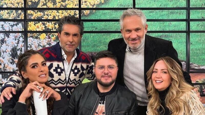 VIDEO. En plena transmisión, le piden el divorcio a presentador de Hoy