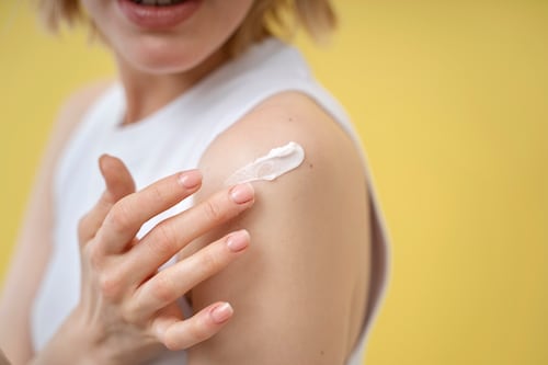 5 perfumes que desatan furor a donde vayas: te harán lucir atractiva y segura