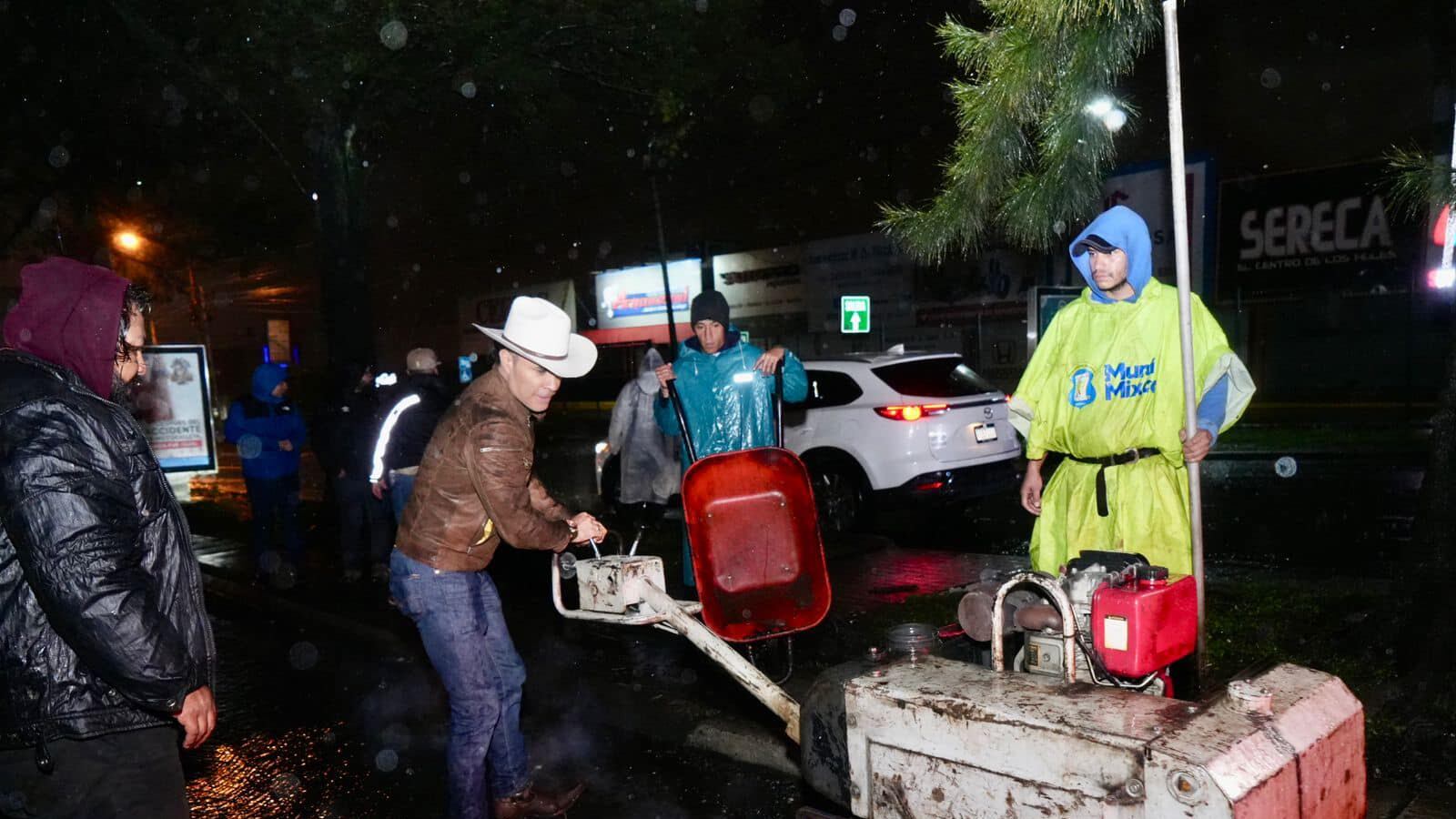 Neto Bran bachea la calzada San Juan.