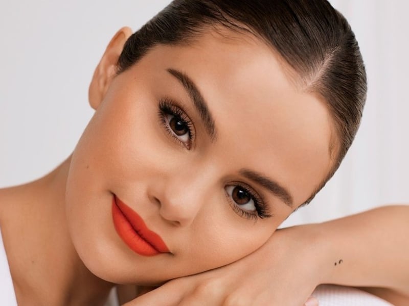 Selena Gomez da vida a la nueva portada de Vogue con un estilo muy diferente