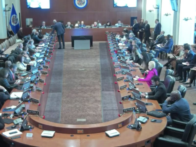La OEA denuncia intentos de "impedir una transición pacífica" en el país