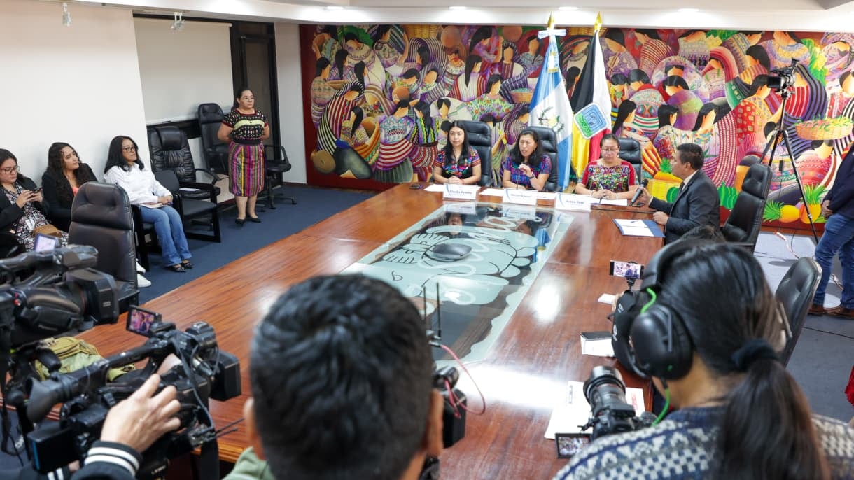 Miriam Roquel, ministra de Trabajo, anuncia la primera feria este año.