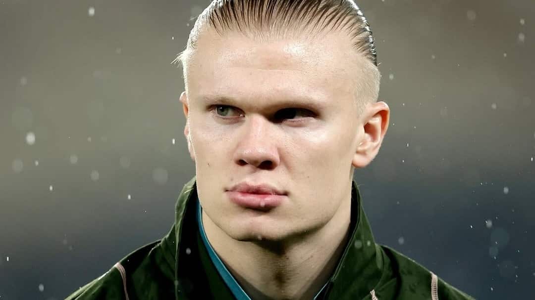 Erling Haaland sufrió accidente en autobús.