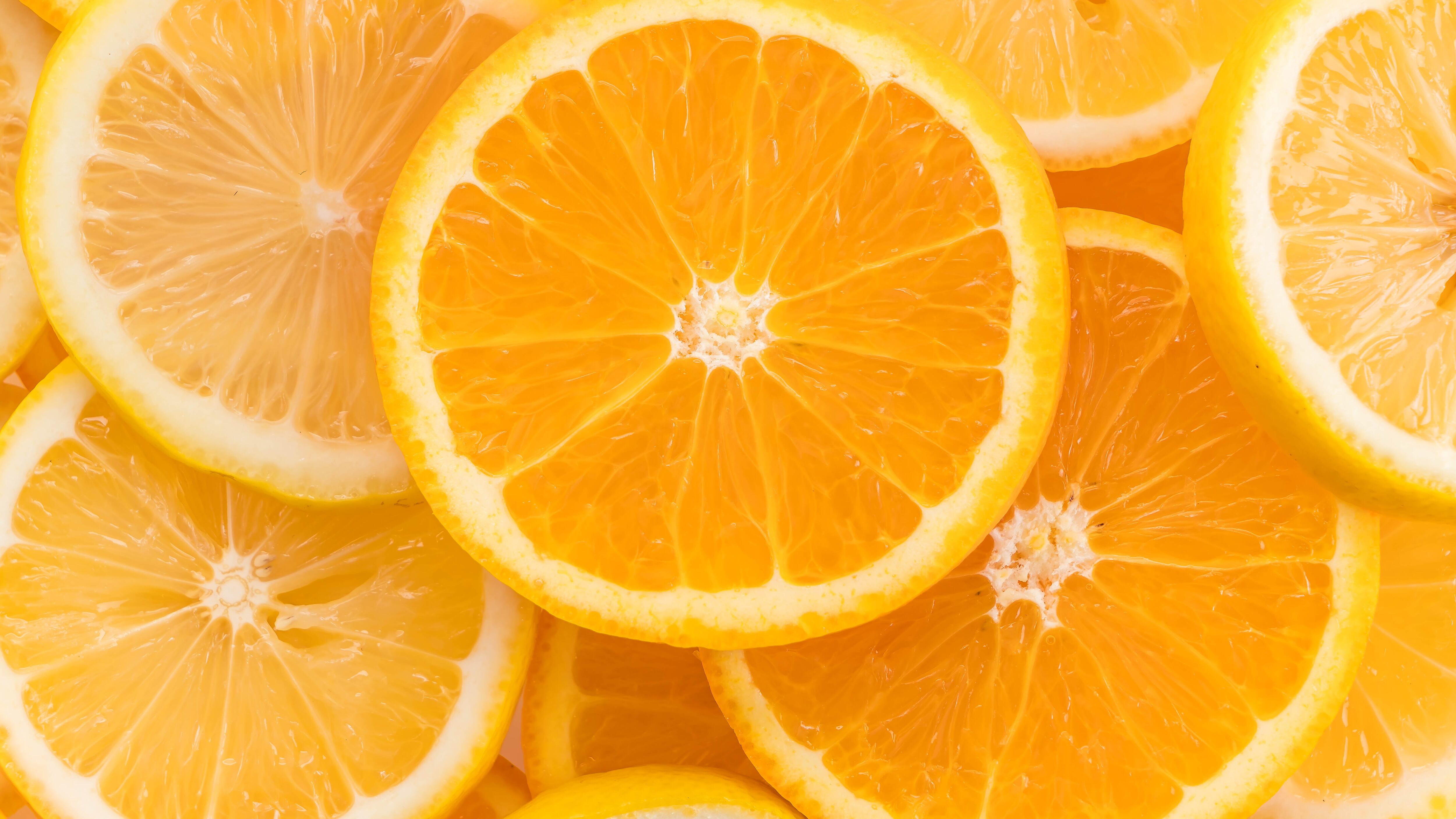 La naranja es buena para el estreñimiento y ayuda a combatir la anemia, entre otros beneficios para la salud que ofrece una de las frutas más consumidas en el mundo. Foto: Freepik.