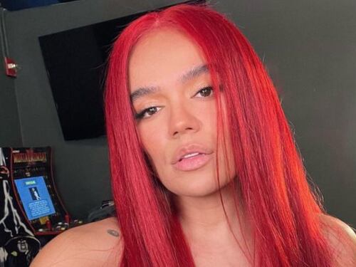 Avión privado de Karol G realiza aterrizaje de emergencia: qué pasó