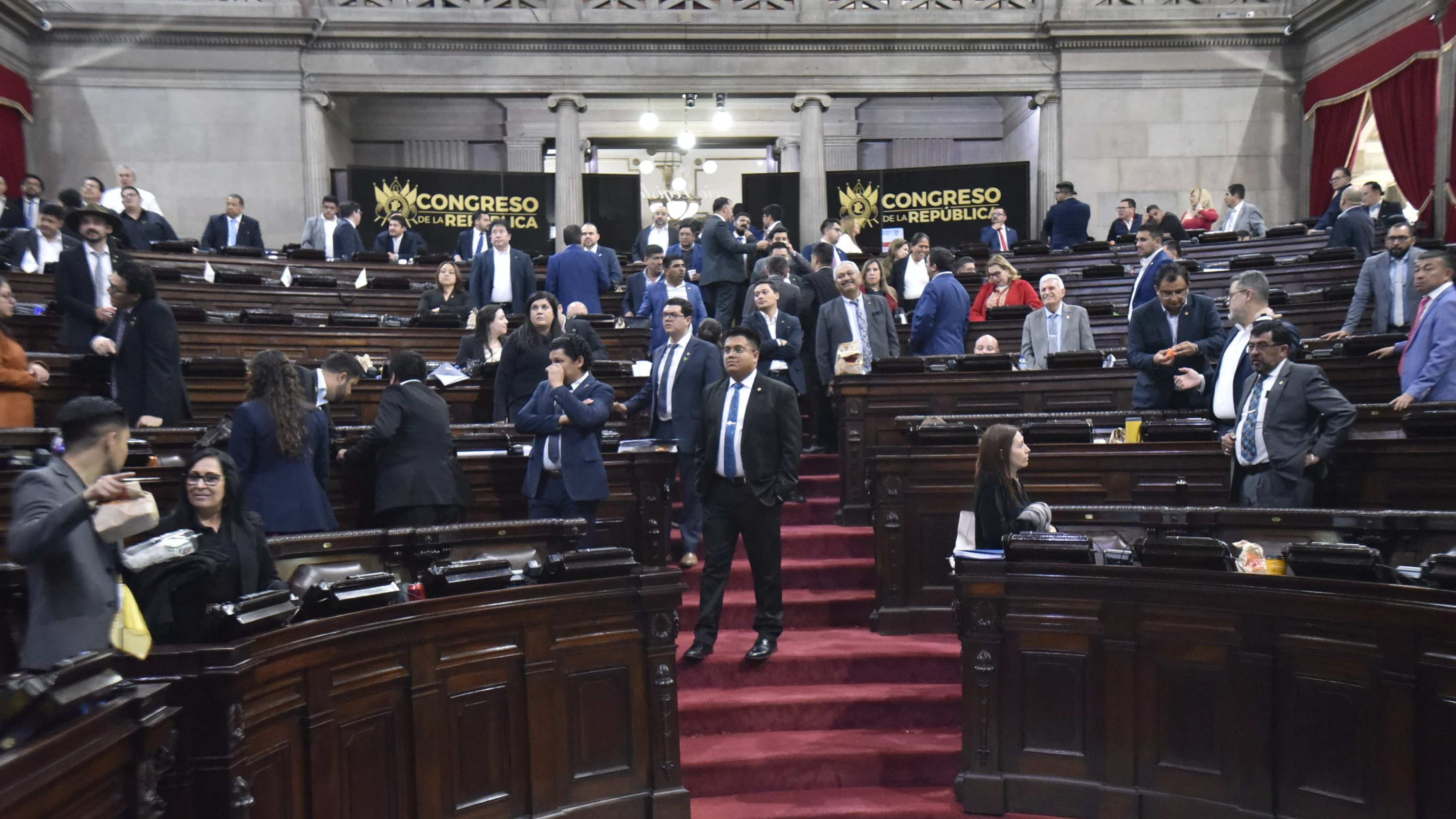 Congreso aprueba millonario presupuesto.