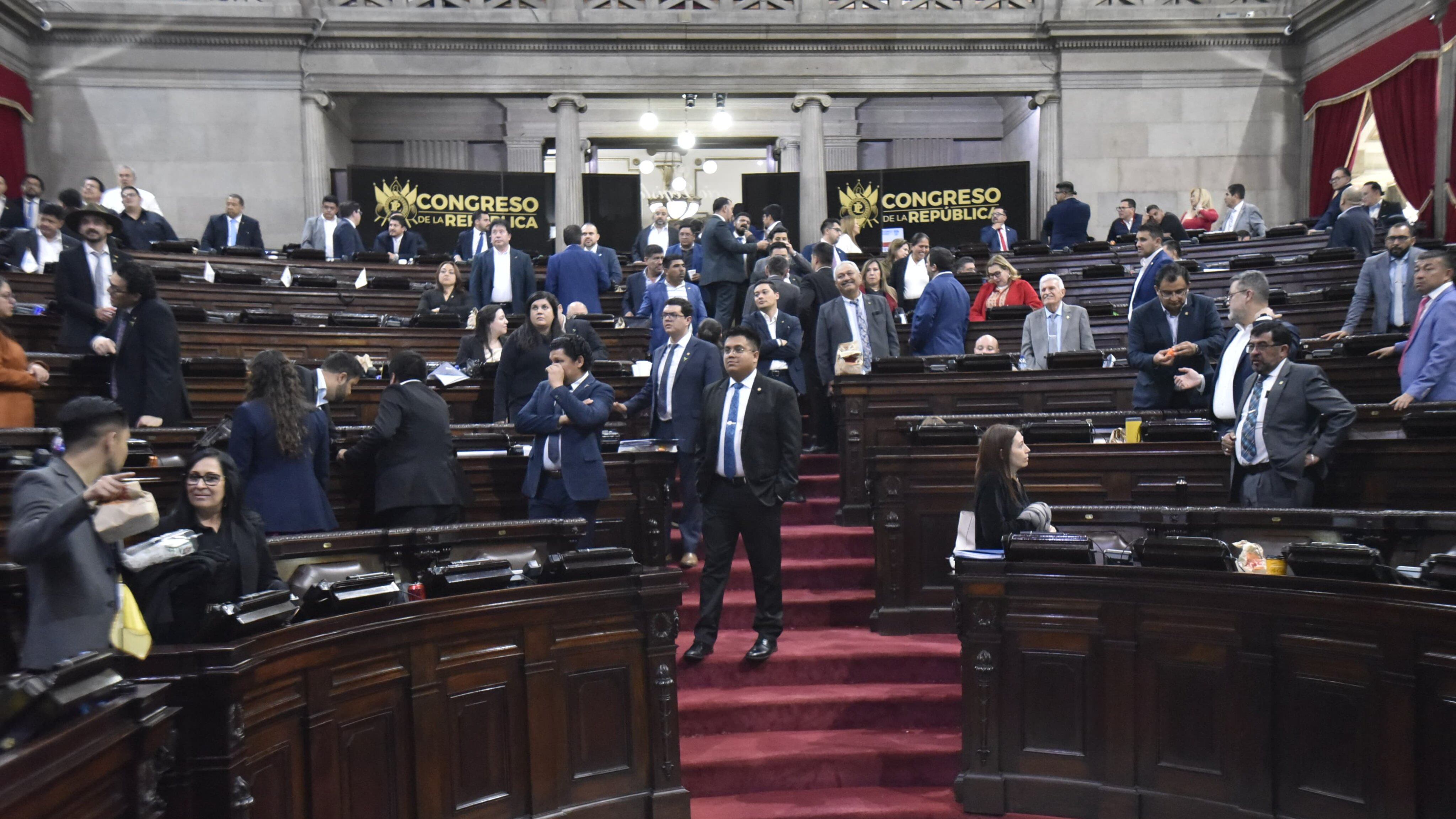 Congreso aprueba millonario presupuesto.