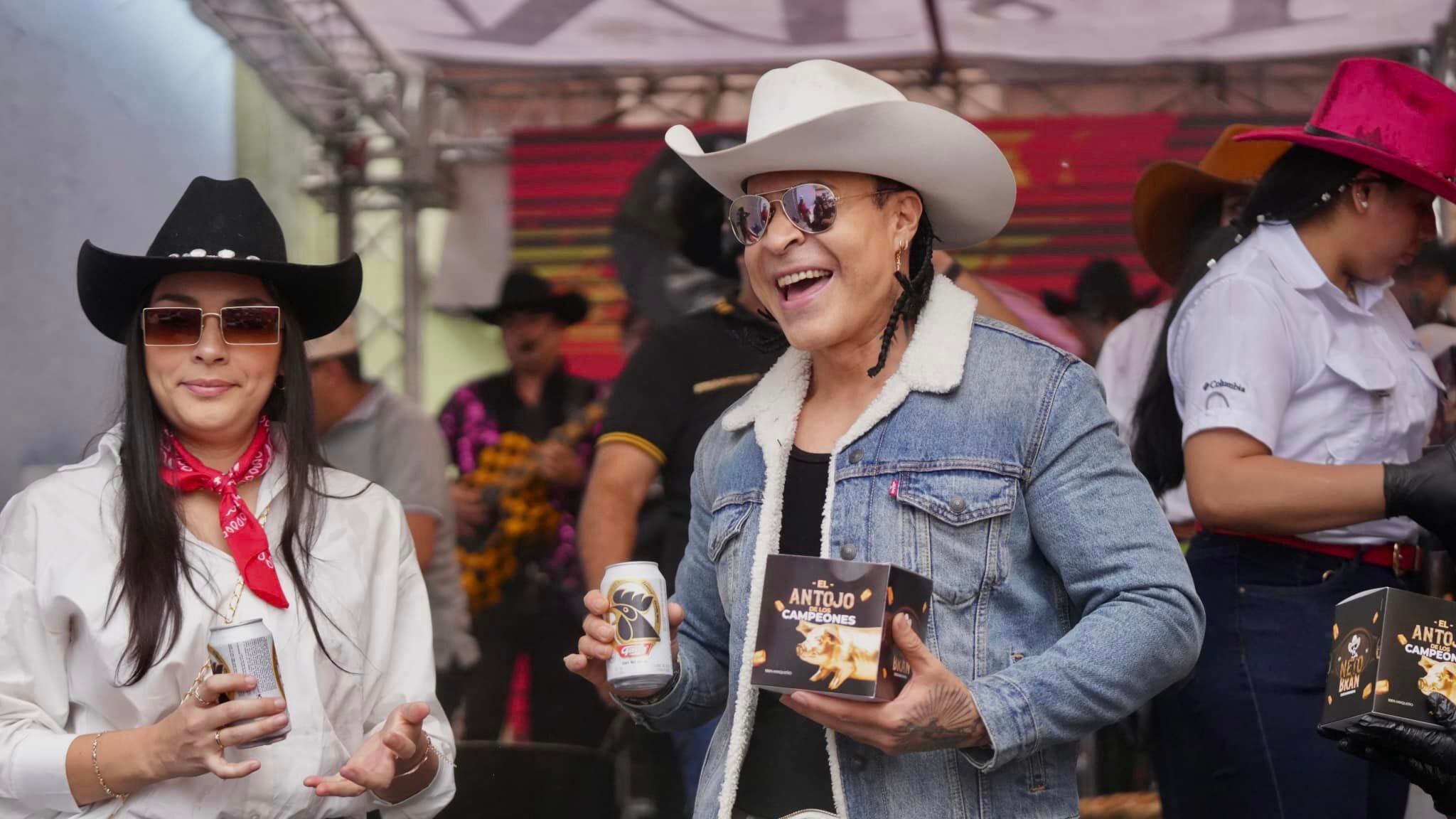 la 7a. edición de la Feria del Chicharrón se lleva a cabo en el parque central de Mixco.