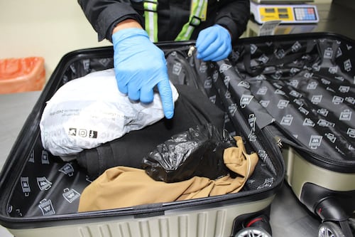 Capturan a hombre con piedras de jade sin documentación en el Aeropuerto La Aurora