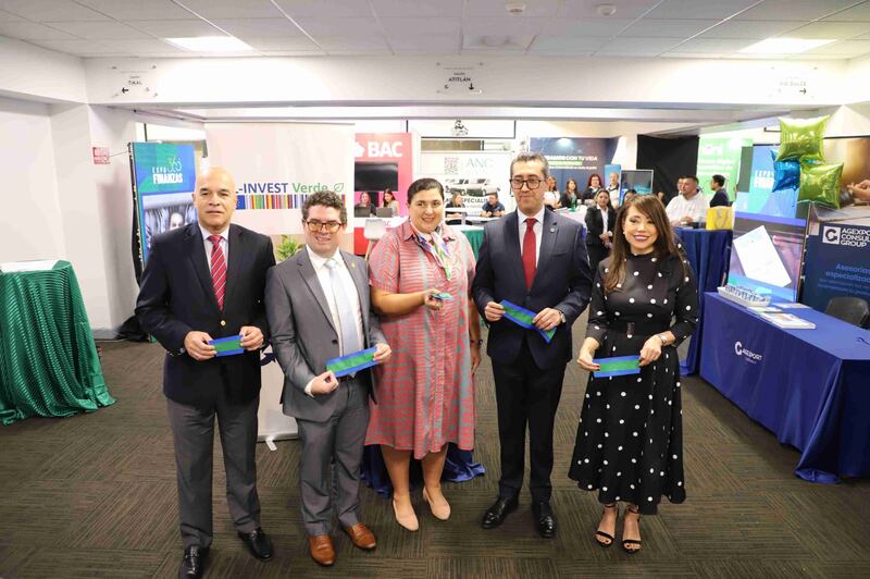 Inauguración de la Expo Finanzas 360° para pequeñas y medianas empresas.