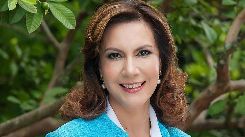 Zury Ríos comparte momento de su voto junto con frase de la Madre Teresa de Calculta