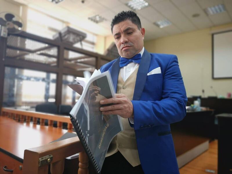 Resaltan que debe abrirse investigación sobre fotografías que vinculan a exfuncionario de CICIG