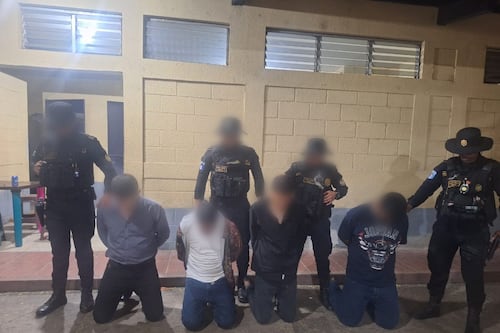 PNC captura a cuatro pandilleros en posesión de un arsenal