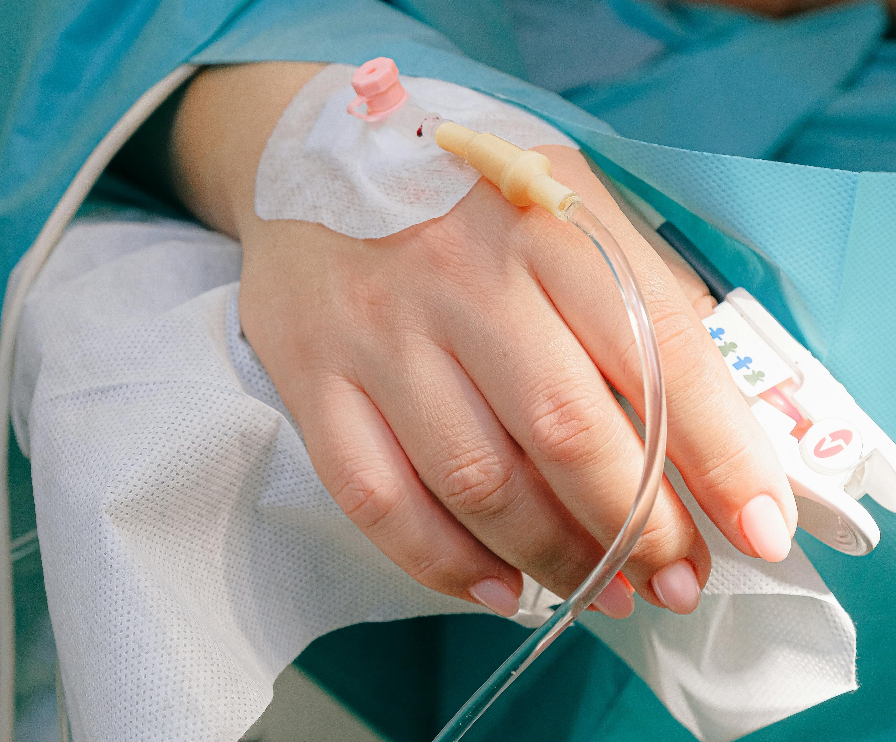 Tragedia en fiesta de 15 años: Adolescente sufre derrame cerebral durante rinoplastia