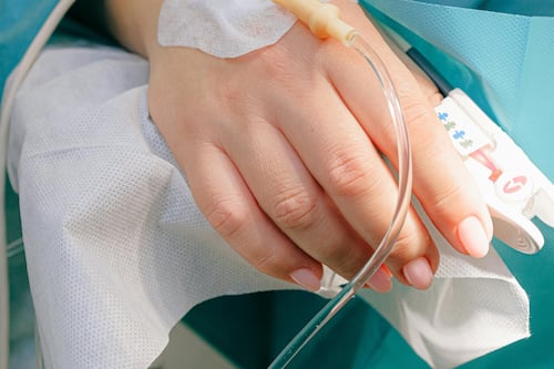 Rinoplastia de regalo desencadena derrame cerebral en adolescente