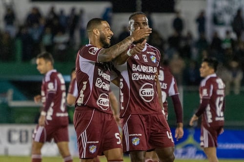 Comunicaciones toma oxígeno en el Pensativo tras vencer al campeón