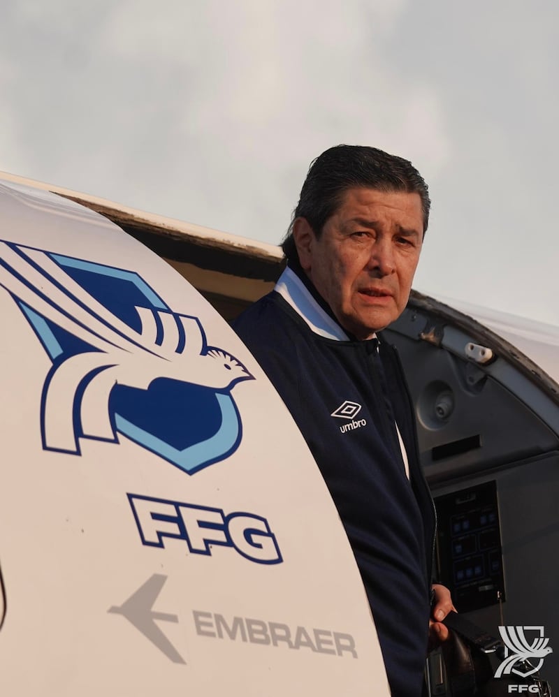 El entrenador mexicano Luis Fernando Tena.