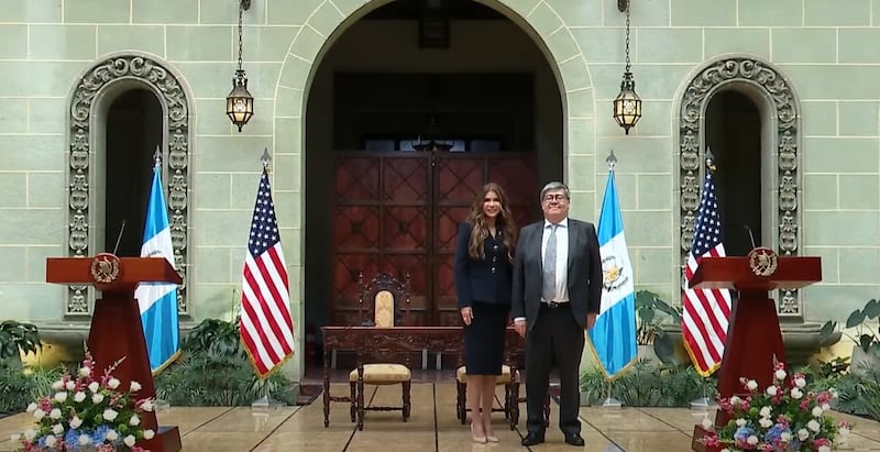 Kristi Noem, secretaria de Seguridad Nacional de Estados Unidos, y Francisco Jiménez, ministro de Gobernación