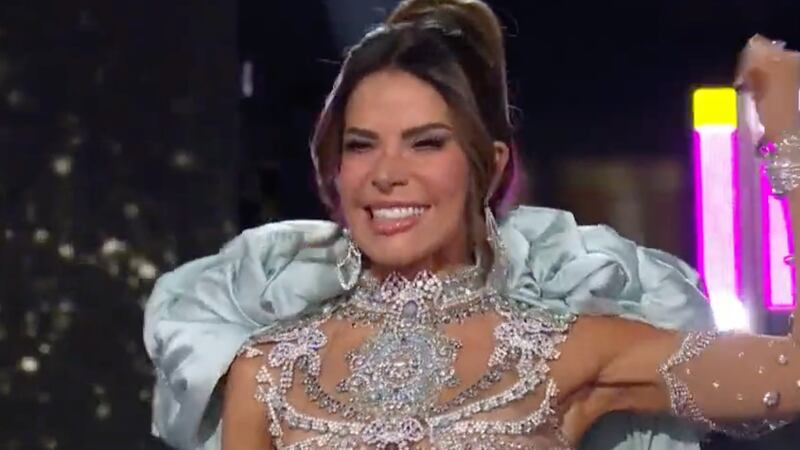 A sus 55 años, Gloria Trevi hipnotiza con atuendo que apenas cubre lo necesario en Premios Lo Nuestro