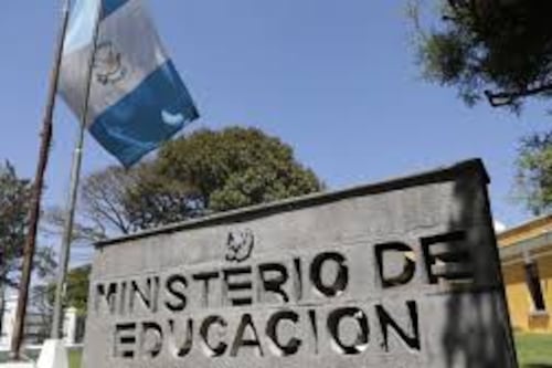 Mineduc abre registro para certificar el Ciclo Básico a personas mayores de 15 años