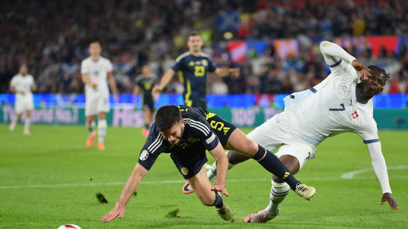 Los de Clarke comenzaron arriba pero Shaqiri empató el resultado para Suiza.