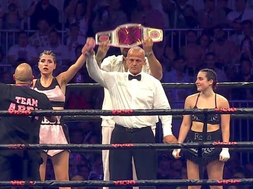 Llora el internet: Roro pierde por decisión dividida ante Abby en la Velada del Año