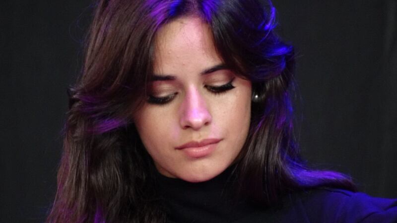 Camila Cabello es criticada por mostrar sus estrías, celulitis y “panza” y así responde