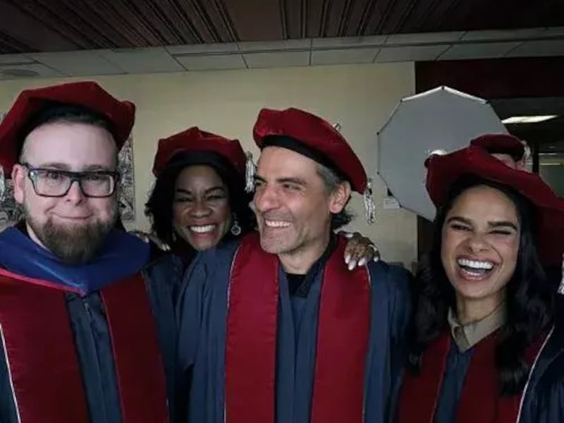 Oscar Isaac, actor guatemalteco, es distinguido con doctorado honorífico en Nueva York