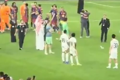 Xabi Alonso quería hacer el pasillo y Mbappé lo impidió