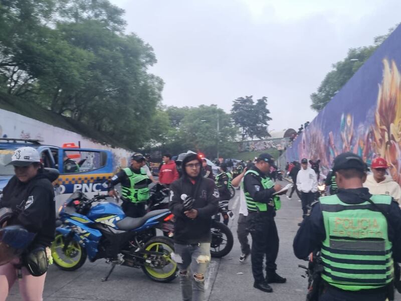 Emiten 75 remisiones durante operativos por carreras clandestinas en la zona 13