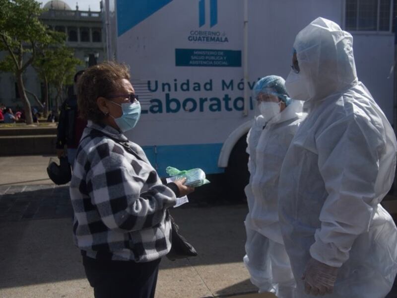 Alta demanda de pruebas de Covid-19 en plaza de la Constitución