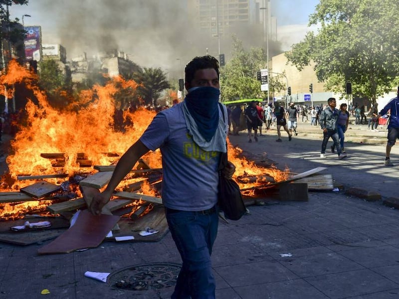 Chile decreta toque de queda por tercer día consecutivo ante protestas