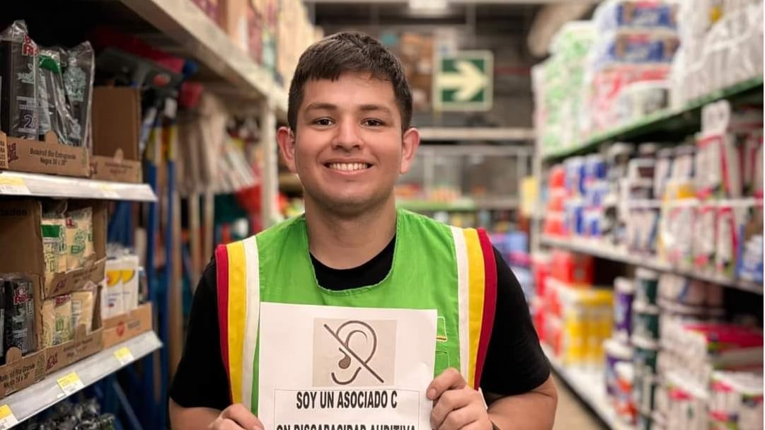 Conmovedora despedida que le brindan familiares y amigos a Landito, tiktoker guatemalteco que fue asesinado cuando defendió a su progenitora del ataque de un sicario.