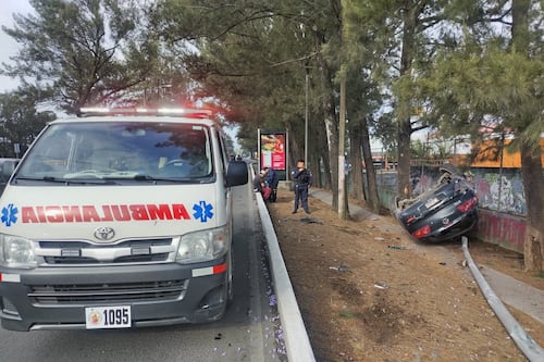 Conductor sale ileso tras aparatoso accidente de tránsito en el Periférico