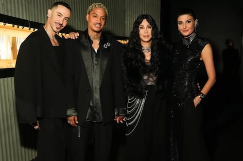 ¡Impacto en Hollywood! Cher descubre que es abuela de una adolescente tras 15 años de secretos