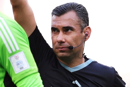 Polémico árbitro Mario Escobar pitará la final del Apertura entre Municipal y Antigua