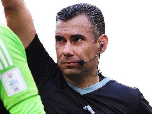 Polémico árbitro Mario Escobar pitará la final del Apertura entre Municipal y Antigua