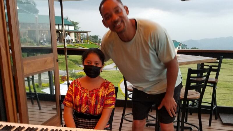 Yahaira Tubac cautiva con su talento a Will Smith