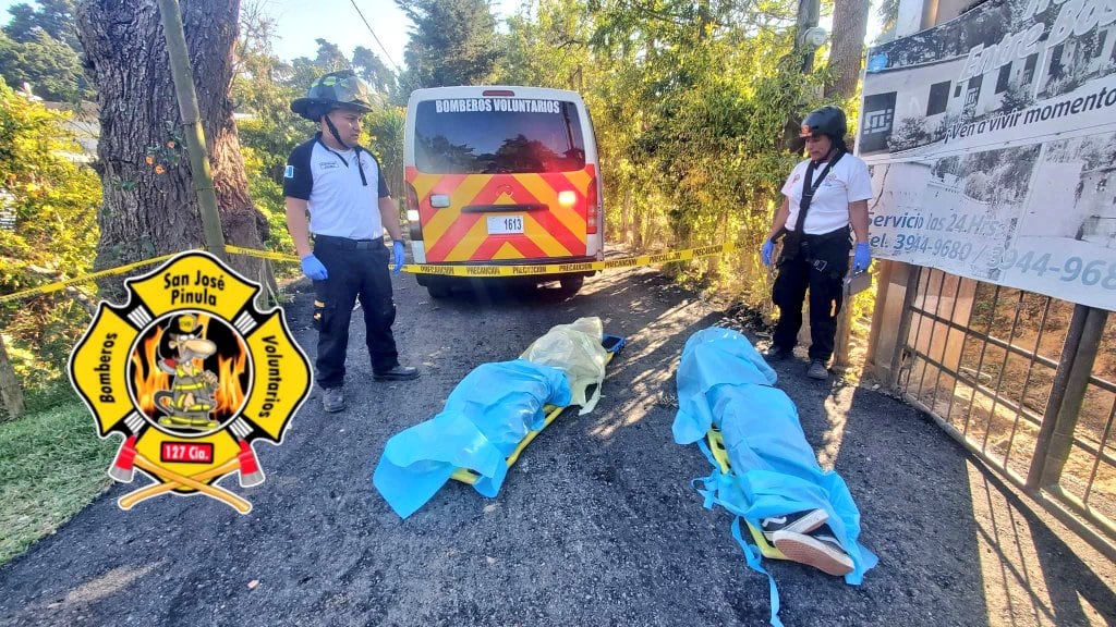 Cueros de socorro rescataron los dos cuerpos. Foto: CBV