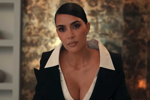 Kim Kardashian fracasa en el estreno de su nueva serie “All’s Fair”