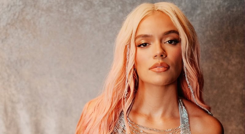 La cantante Karol G anunció por medio de sus redes sociales que llevará su historia a Netflix en el 2025.